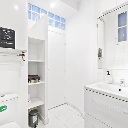 A Stopover In Oberkampf * París