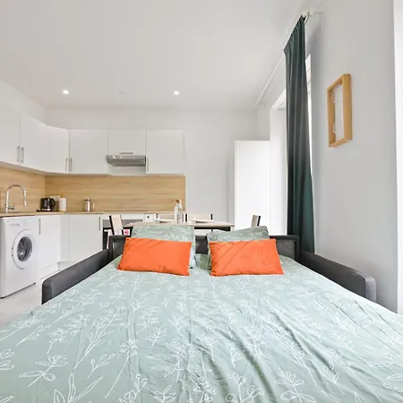 A Stopover In Oberkampf *