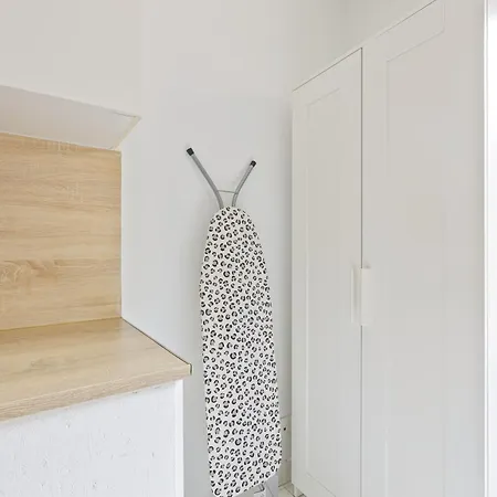 A Stopover In Oberkampf Apartment *