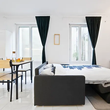 A Stopover In Oberkampf *